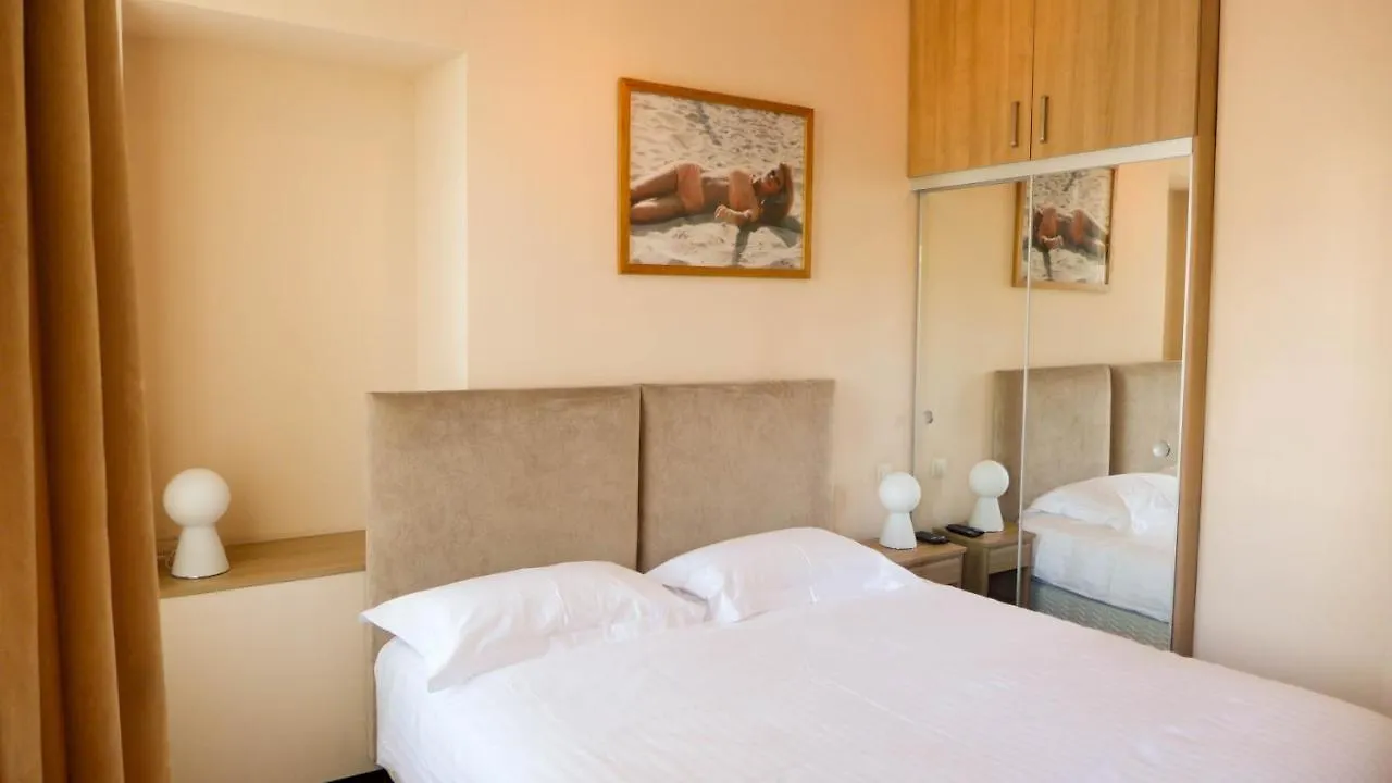 Residences Cresci Cannes 0*,  France